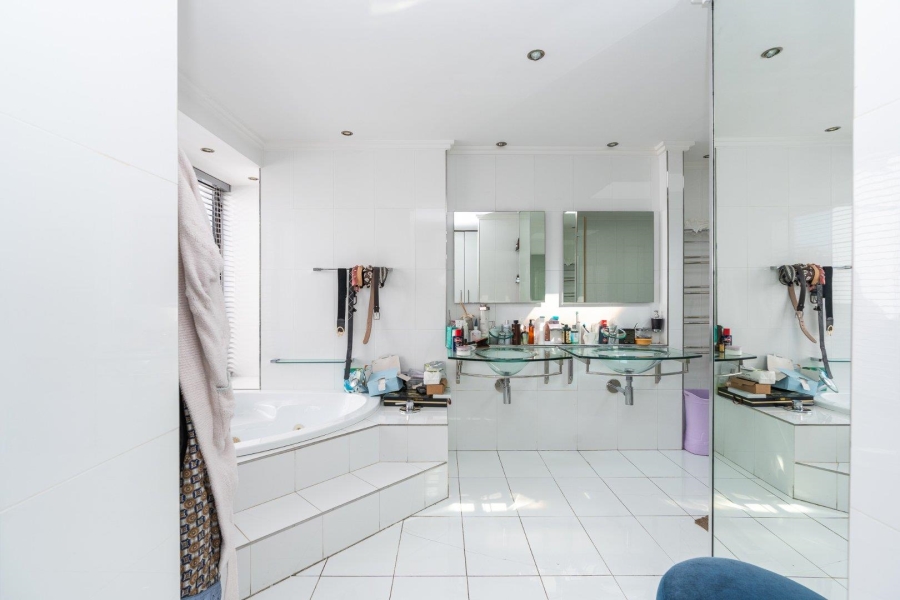 6 Bedroom Property for Sale in Welgelegen Western Cape